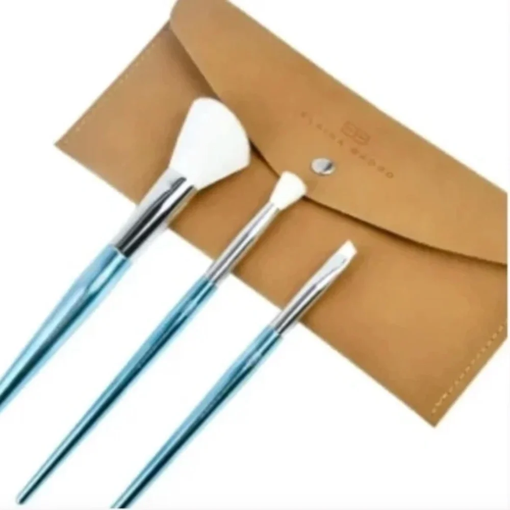 Elaina Badro Baby Blues Set of Three Makeup Brushes NEW IN PACKAGE w/ Pouch